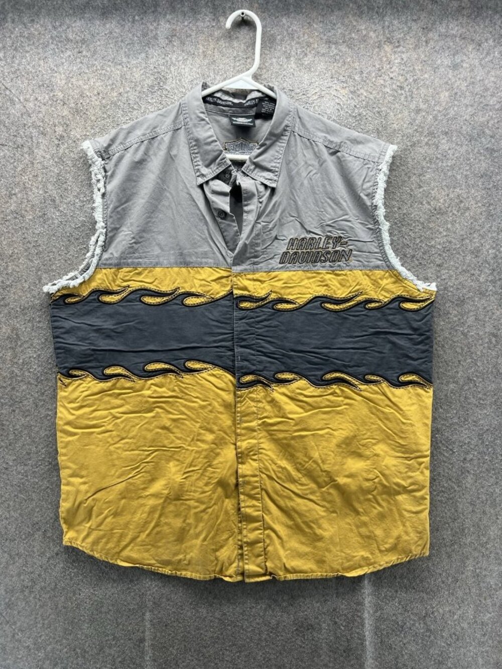 Harley-Davidson Shirt Men XL Gray Yellow Flames Sleeveless Button Up Biker